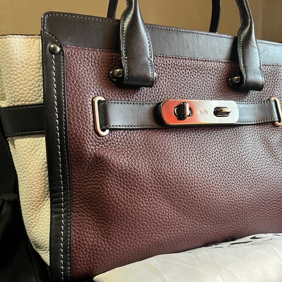 Coach - Special Edition Swagger Colorblock - Picture 4 of 11